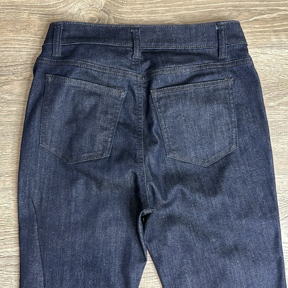 Ann Taylor Women’s High Rise Flare Jeans in Classic Rinse Wash Sz 4 - Picture 6 of 11